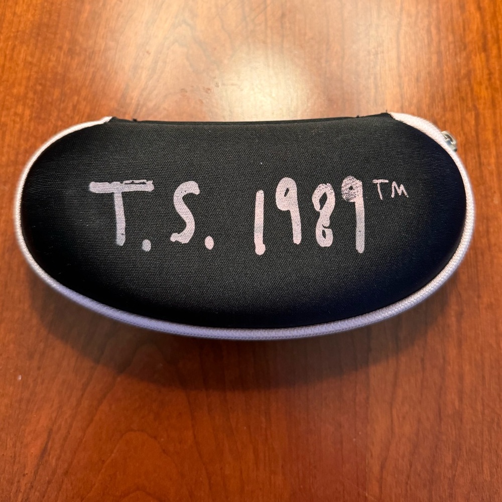 Official Taylor swiftie 1989 World Tour Sunglasses and Case